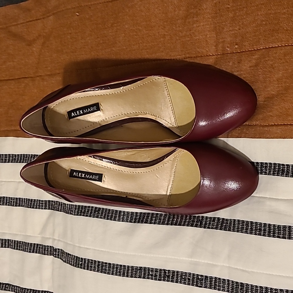 ALEX MARIE Burgundy Heels. Size 7